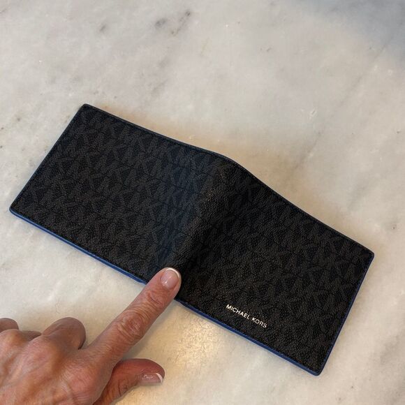 Michael Kors Cooper Signature Logo Billfold Wallet - Picture 11 of 16